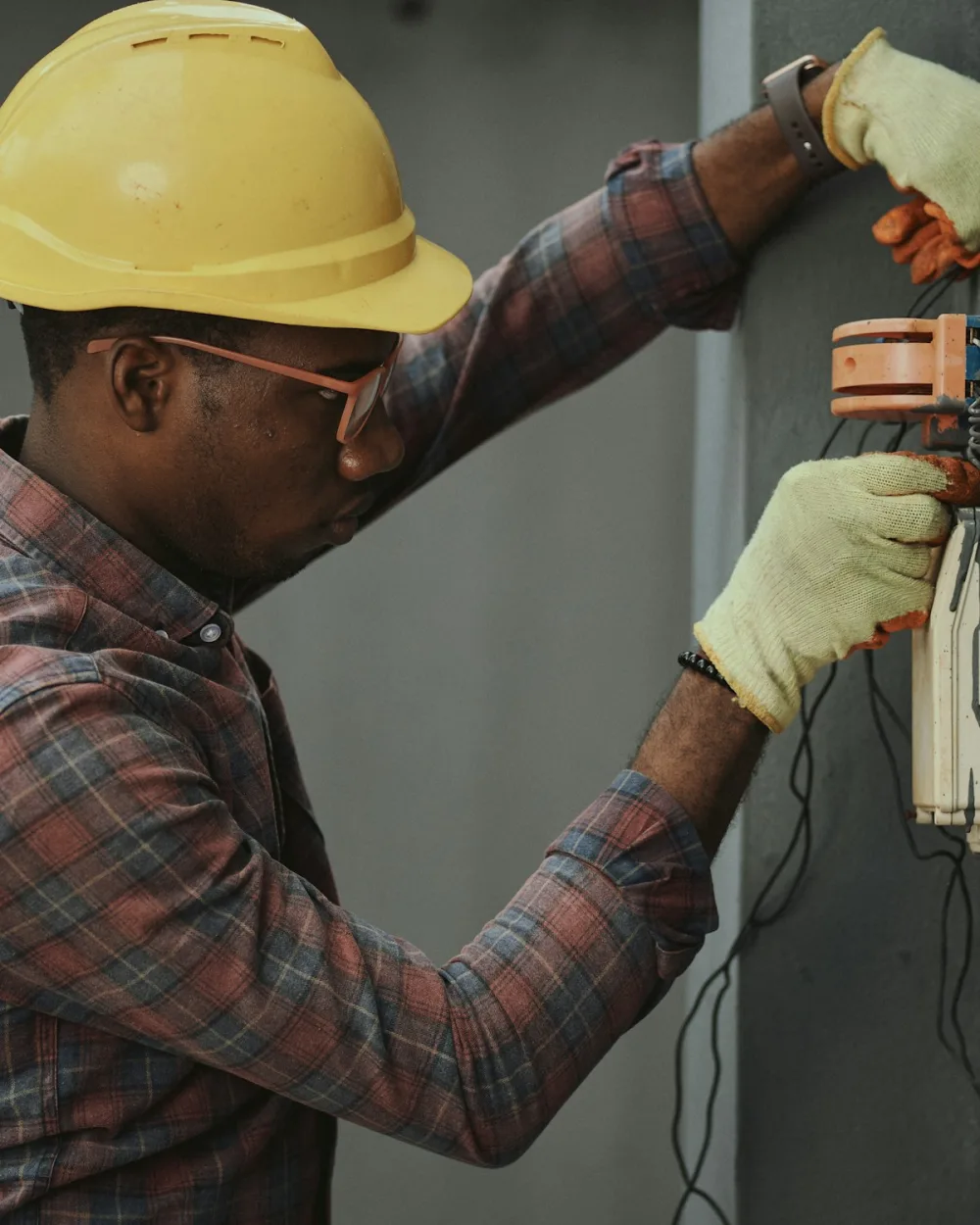 Home comfort technician preparing HVAC equipment for a Nashville service appointment