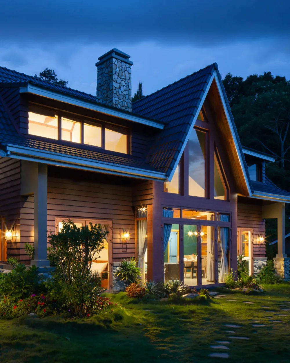 Completed house with roof and siding for Los Angeles roofing companies